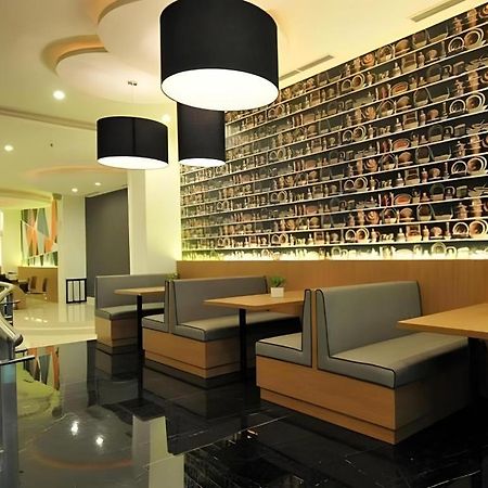 Clay Hotel Джакарта Екстериор снимка
