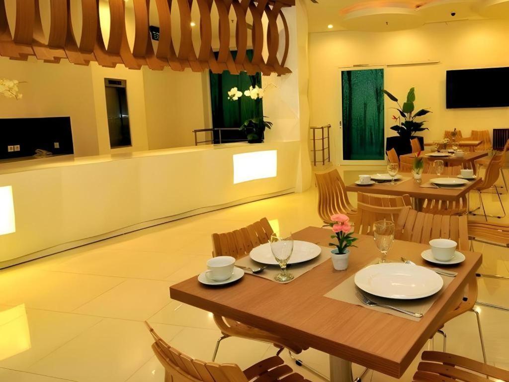 Clay Hotel Джакарта Екстериор снимка