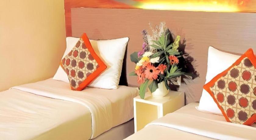 Clay Hotel Джакарта Екстериор снимка