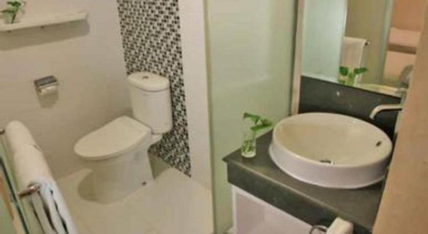 Clay Hotel Джакарта Екстериор снимка